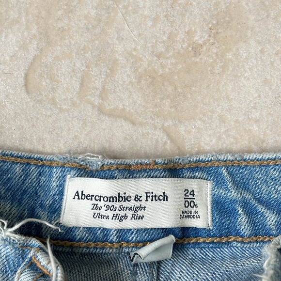 Abercrombie and fitch light wash denim - Picture 2 of 3